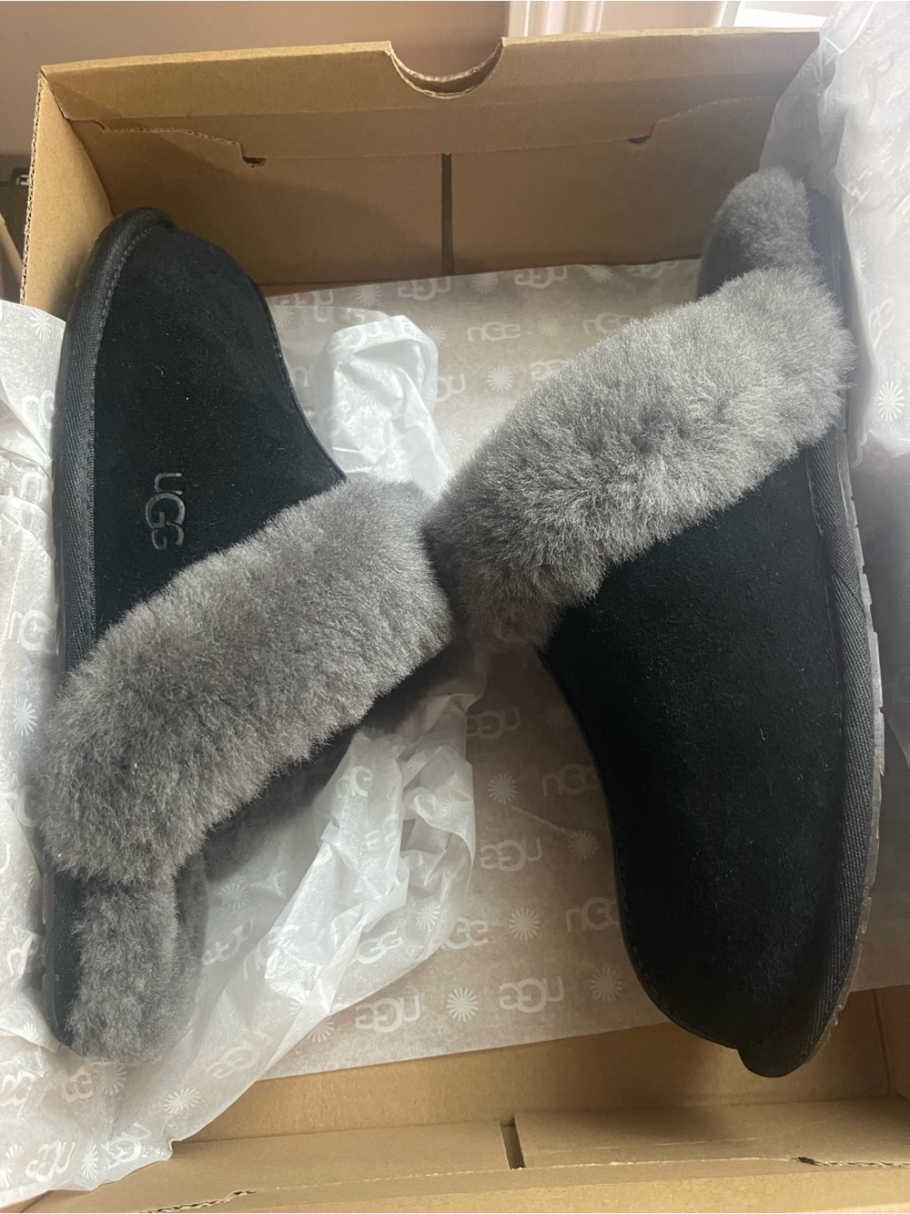 Authentic UGG Women’s Black Suede Slipper with Gray Sheepskin Collar size 9.